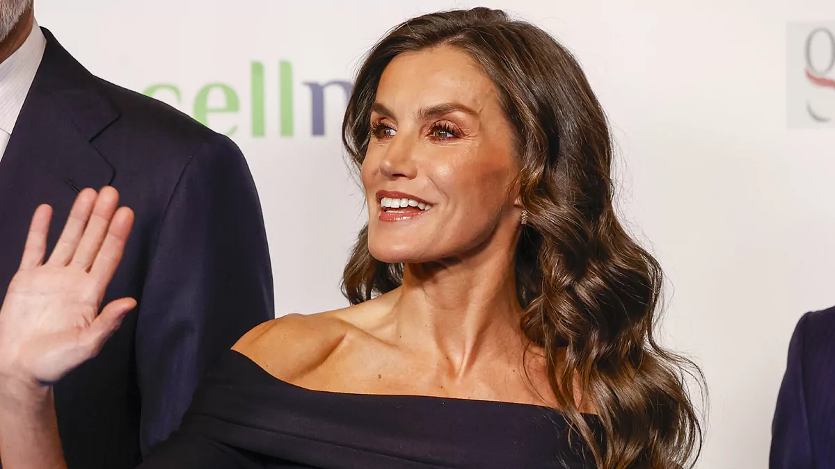 La robe la plus élégante de Letizia a une version low-cost chez Pull&Bear (et coûte 16 euros)