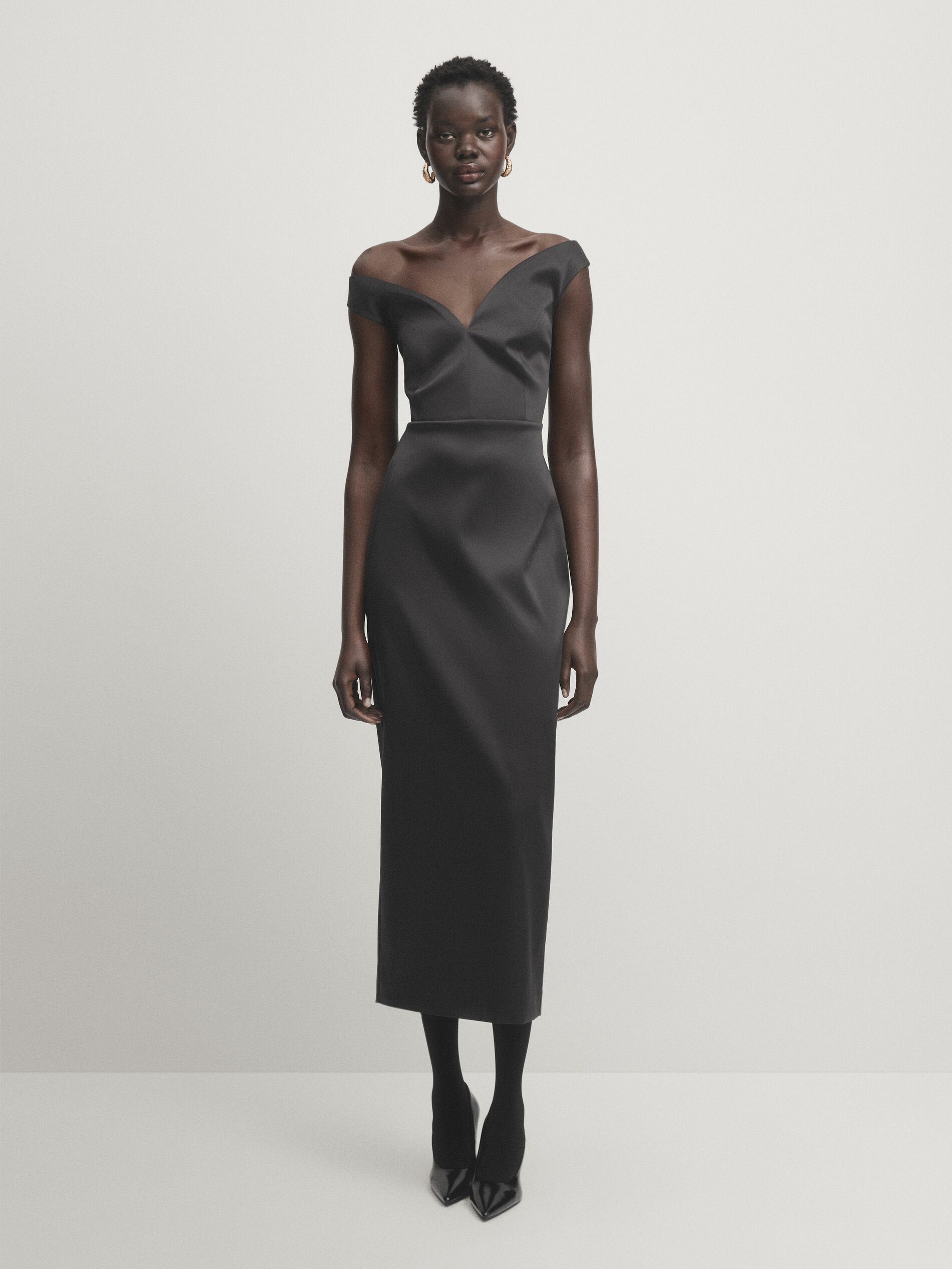 Black Friday de Massimo Dutti : robe de soirée à prix réduit.