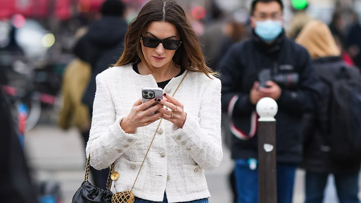 Les stylistes sont d'accord : ces baskets se marient bien avec un jean ou un look de fête
