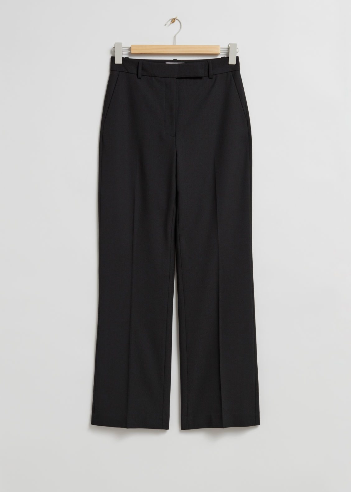 Pantalon taille haute de chez & Other Stories (99 euros).