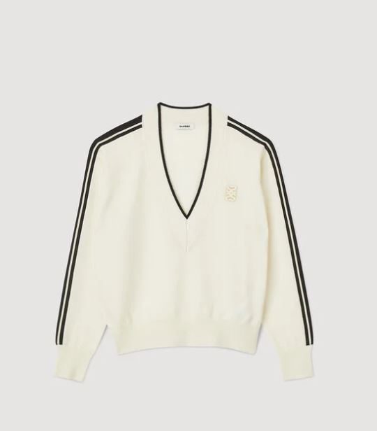 Pull col V en laine et cachemire par Sandro (135 euros).