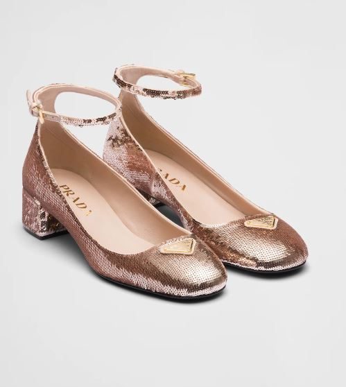 Ballerines à paillettes Prada (1200 euros).