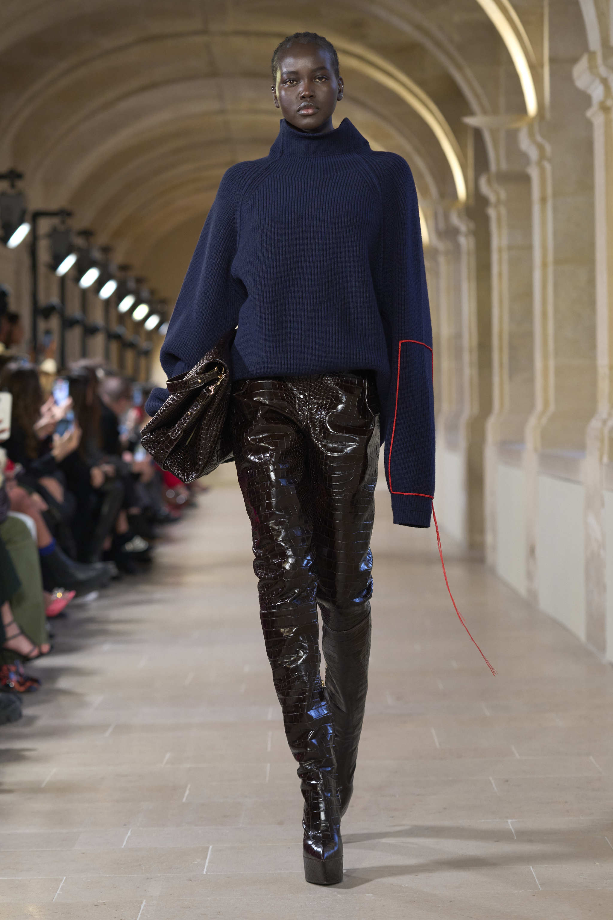 Look du défilé de la collection Victoria Beckham