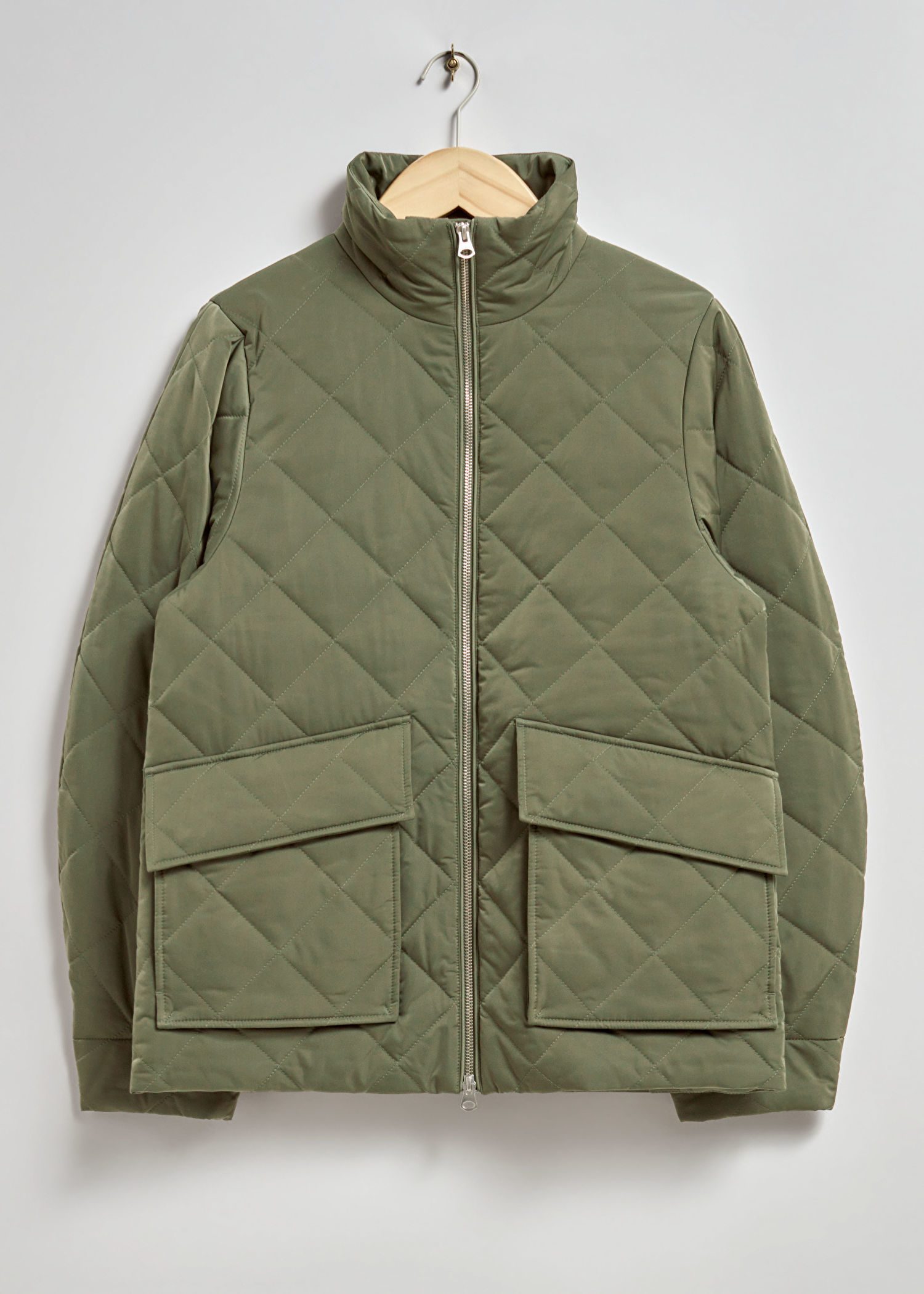 Veste style matelassé de chez & Other Stories (49 euros).