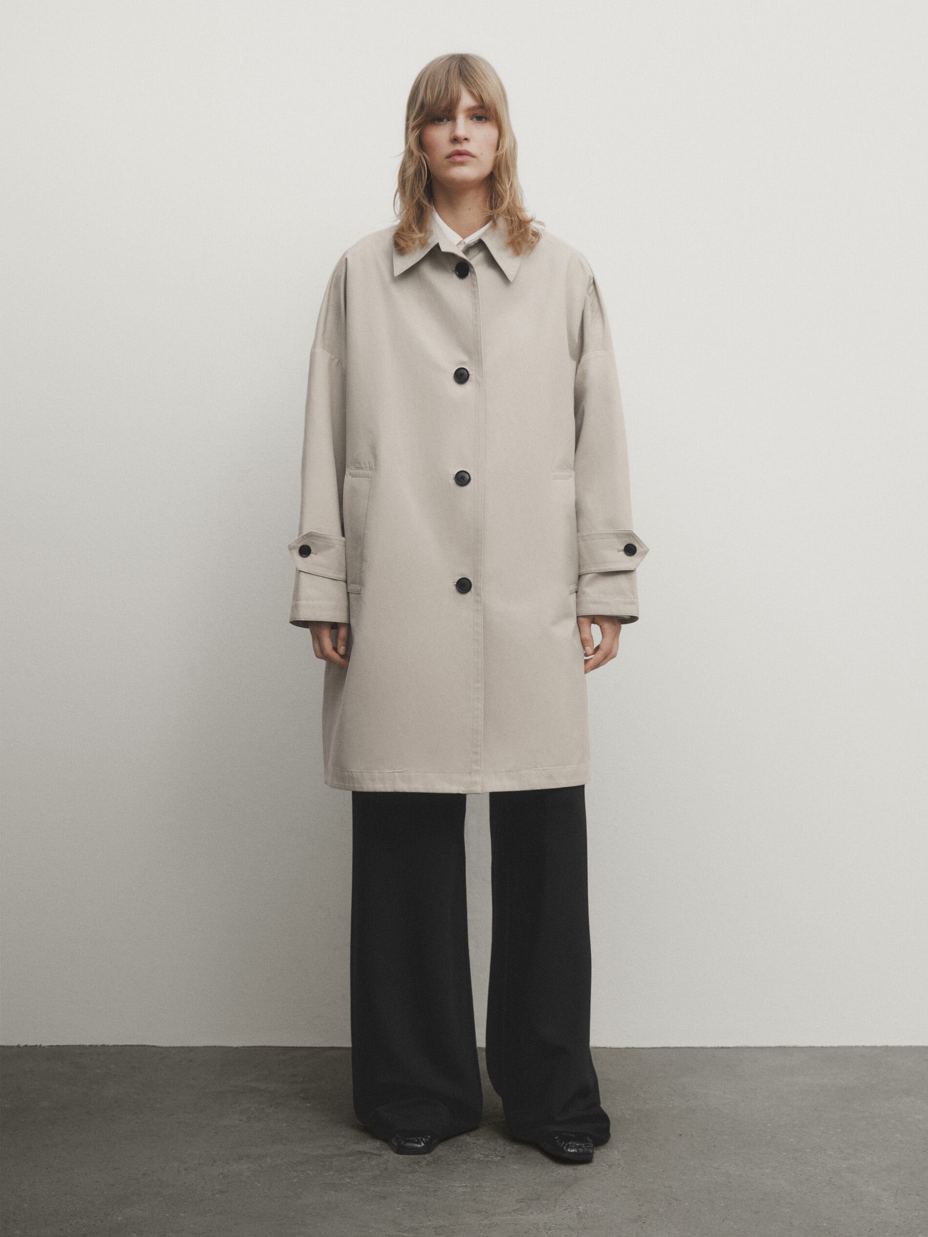 Trench court Massimo Dutti (149 euros).