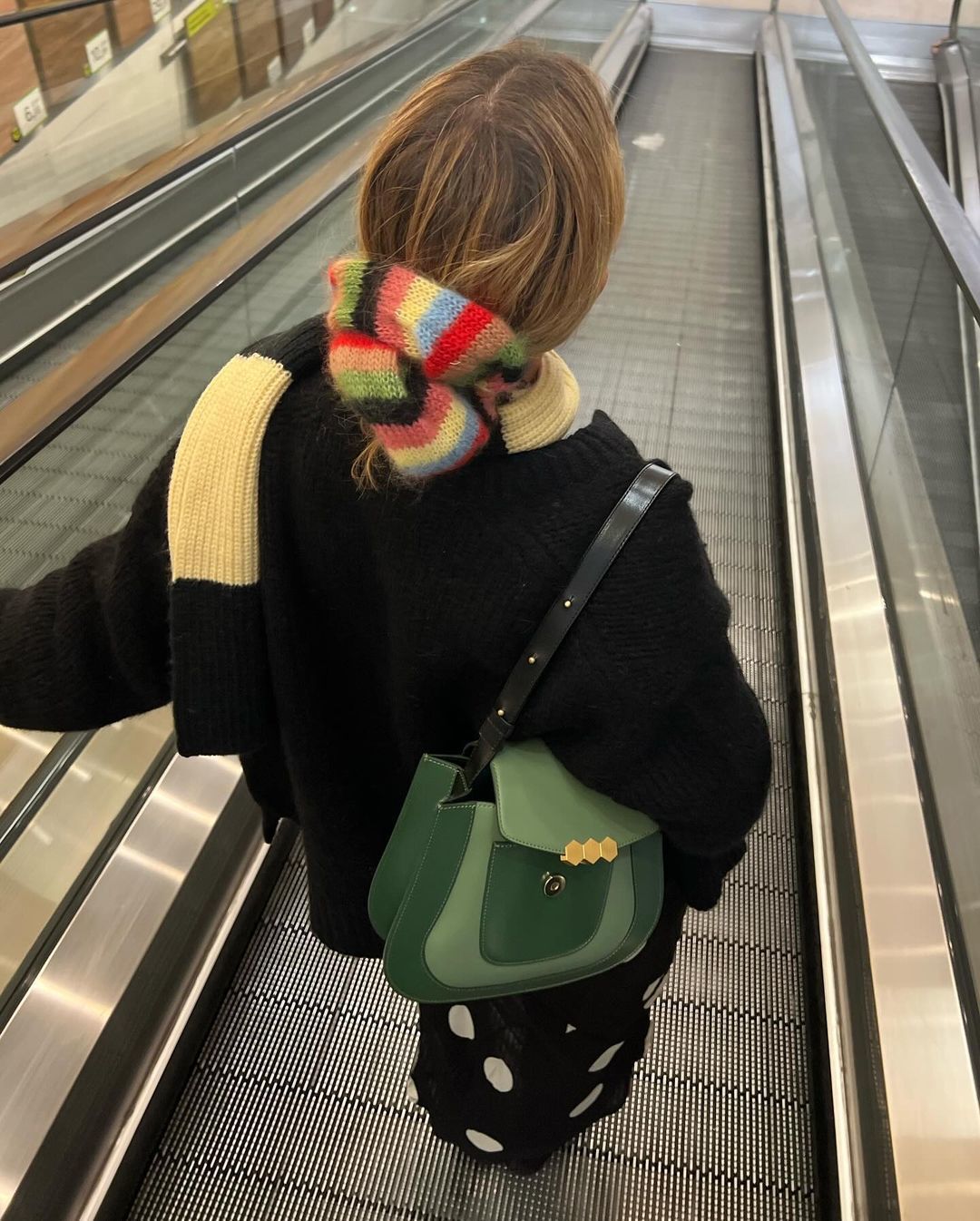 Ils zooment sur les accessoires.