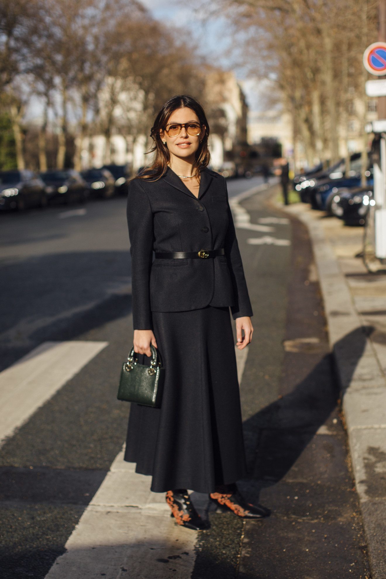 Si vous portez du noir, zoomez sur les accessoires.