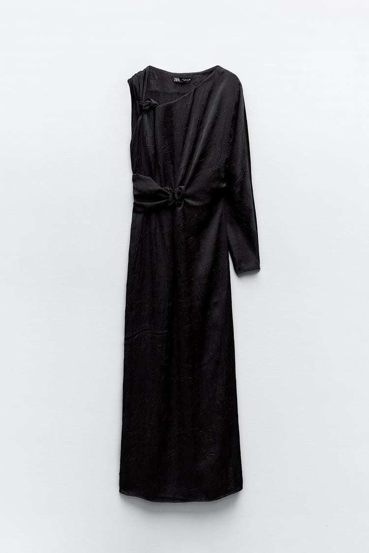 Robe de solde noire Zara.