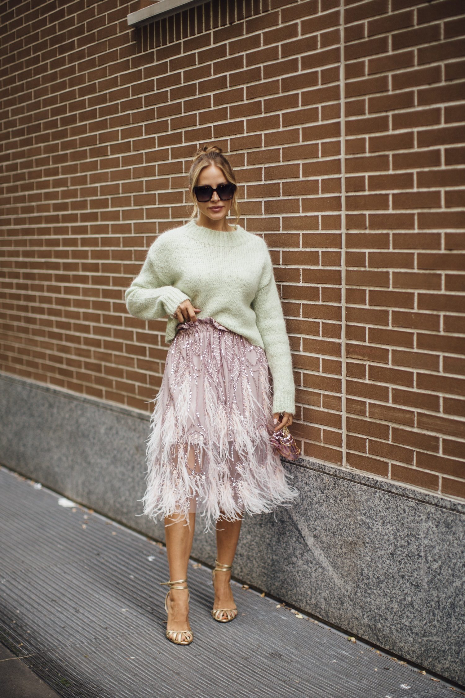 Look de tons poudrés.