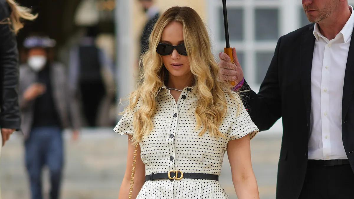 Pourquoi les derniers looks de Jennifer Lawrence sont devenus les favoris des rédactrices de mode