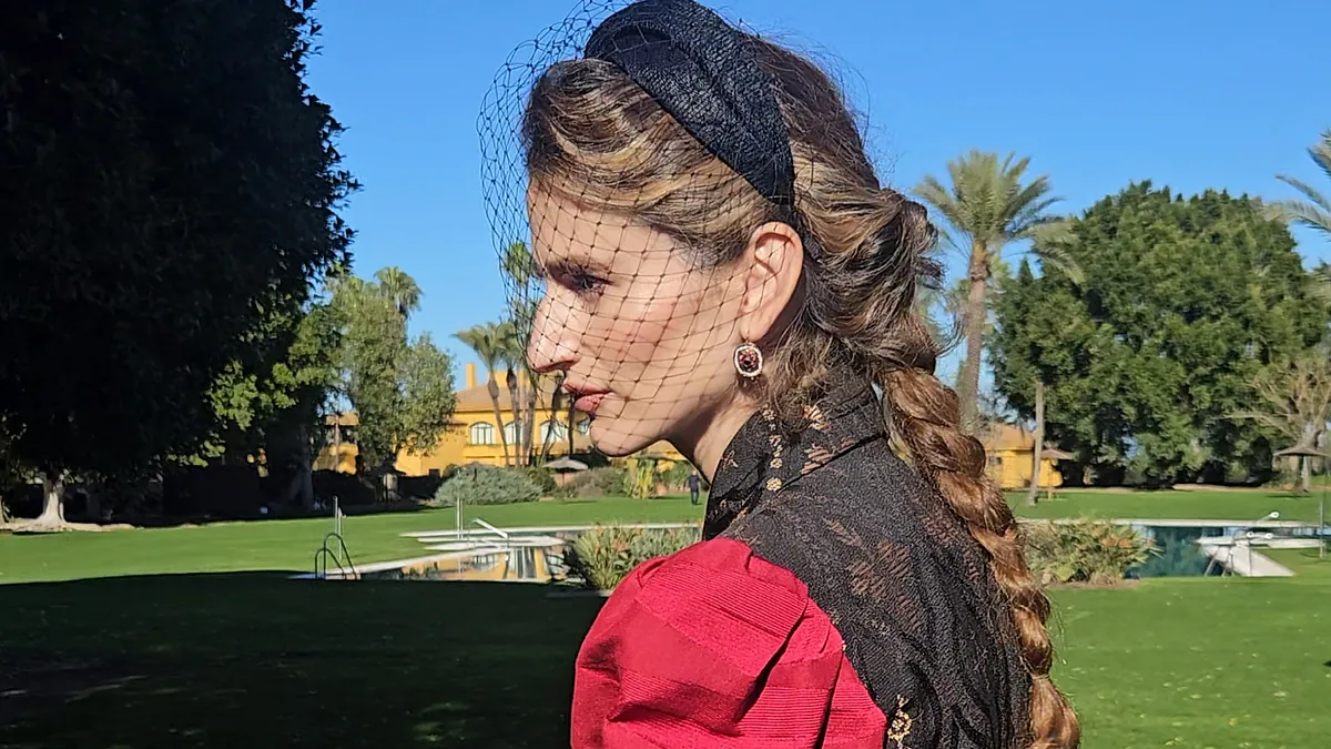 Le look d'invité très spécial d'Alejandra Domnguez pour un mariage d'hiver