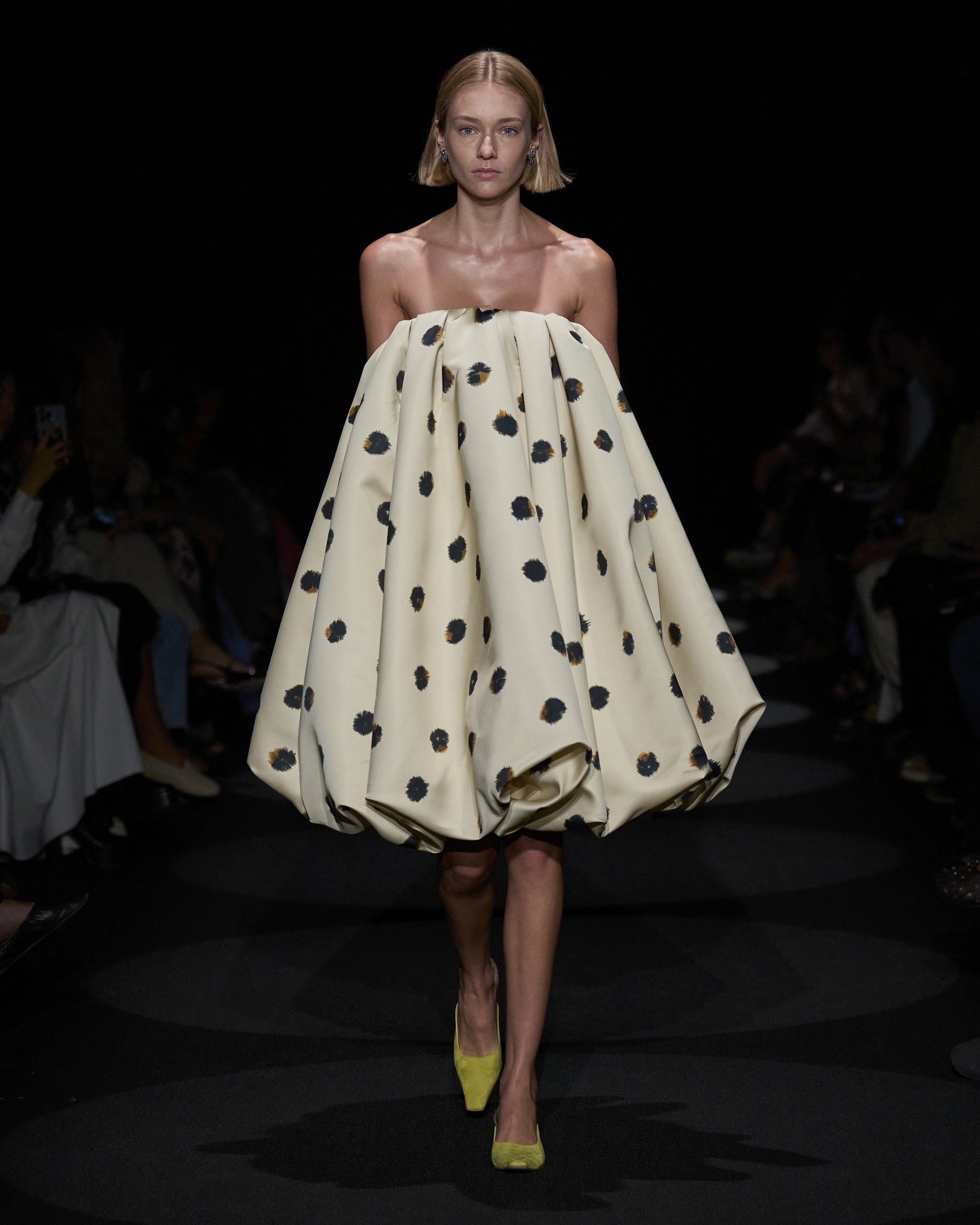 Robe à pois : Altuzarra printemps-été 2024.