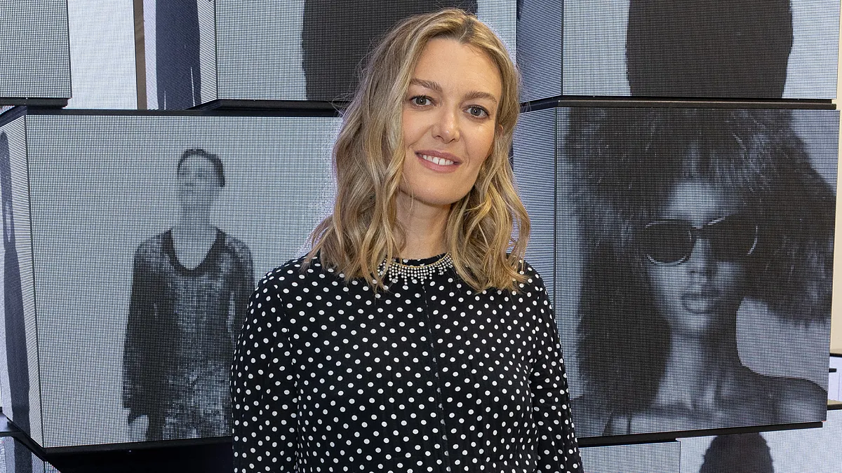 Marta Ortega portait déjà la robe tendance printemps, très remise chez Zara (10 euros)