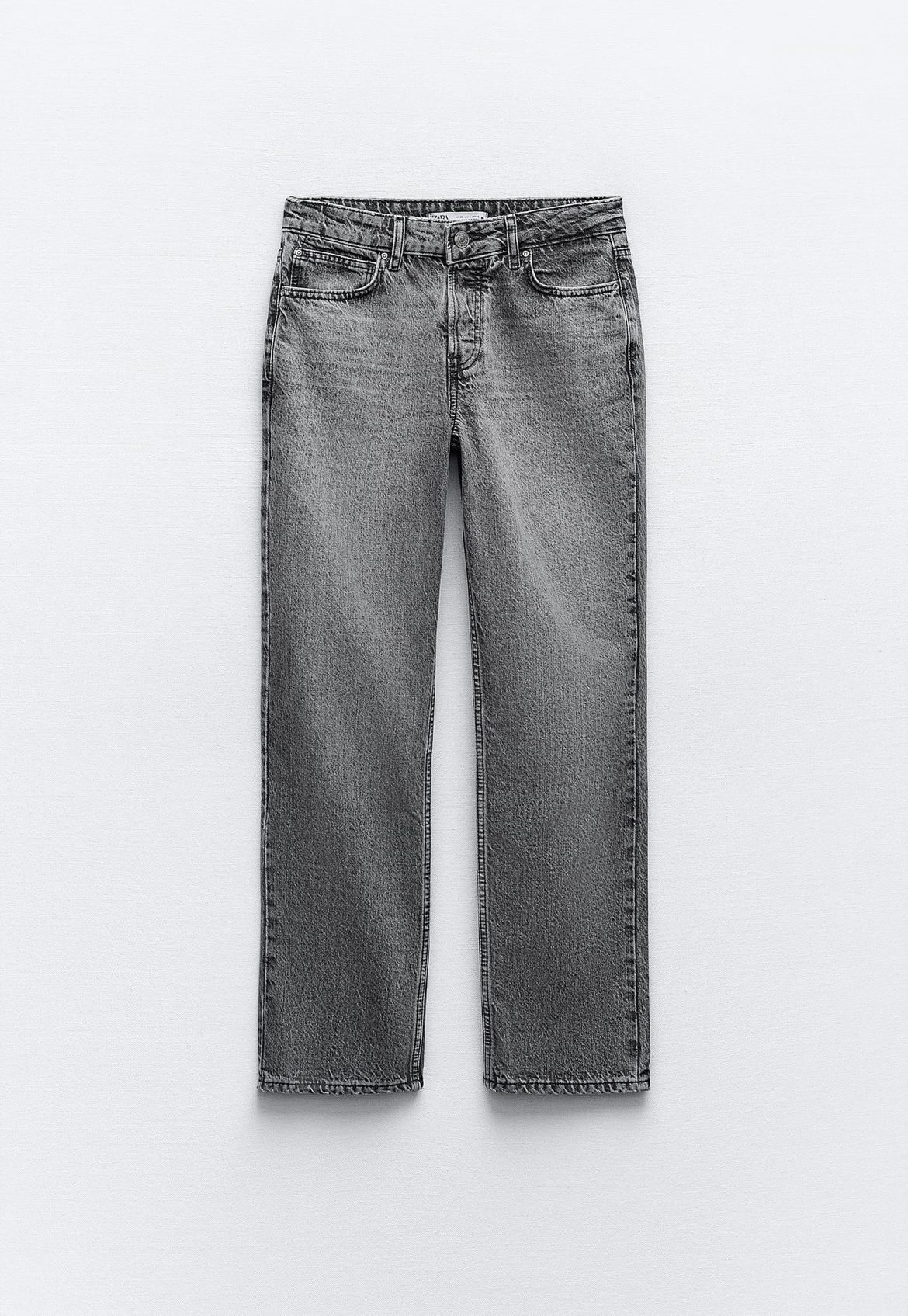 Jean gris Zara (25,95 euros).