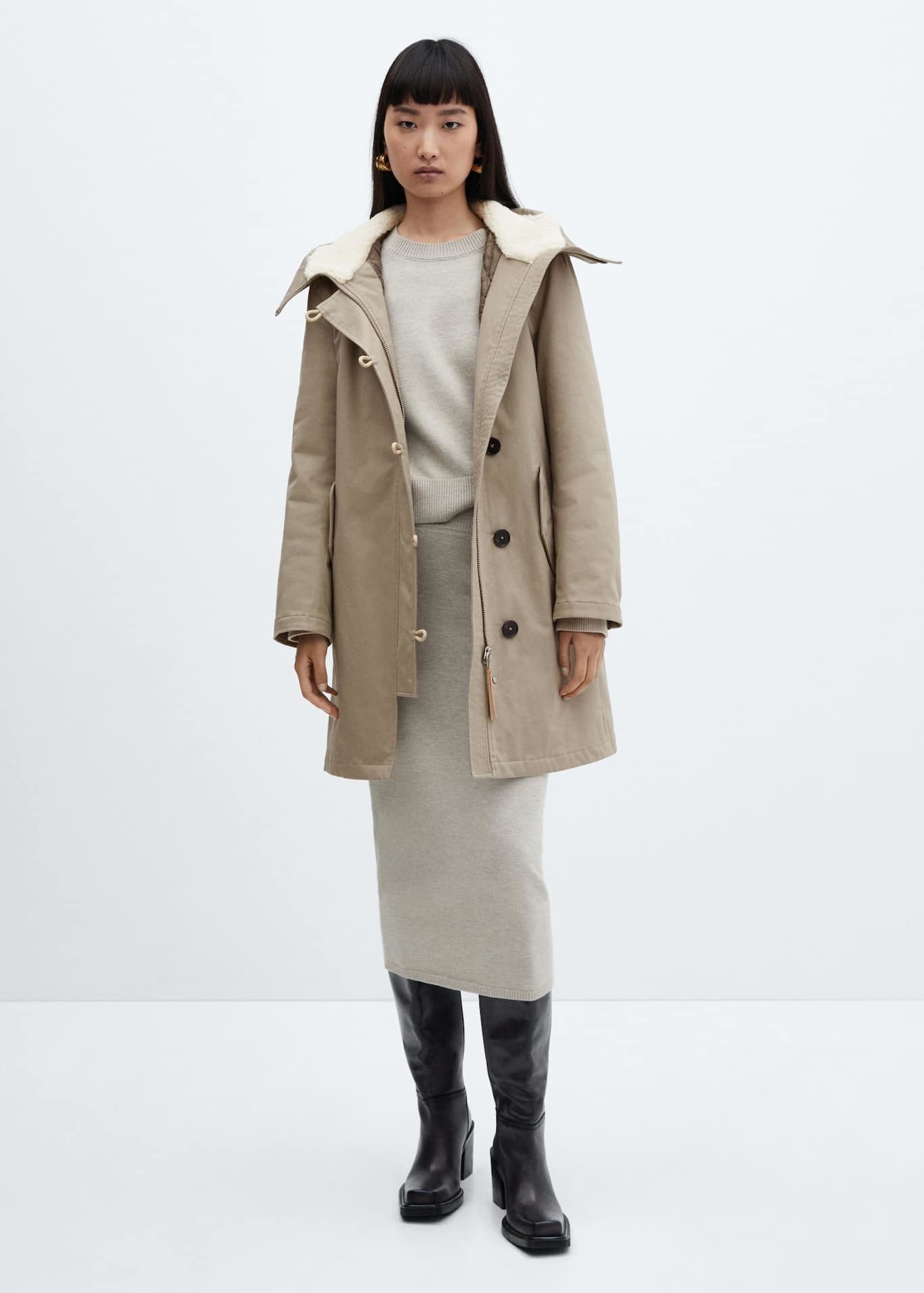 Parka midi Mango avec col en mouton (99,99 euros)