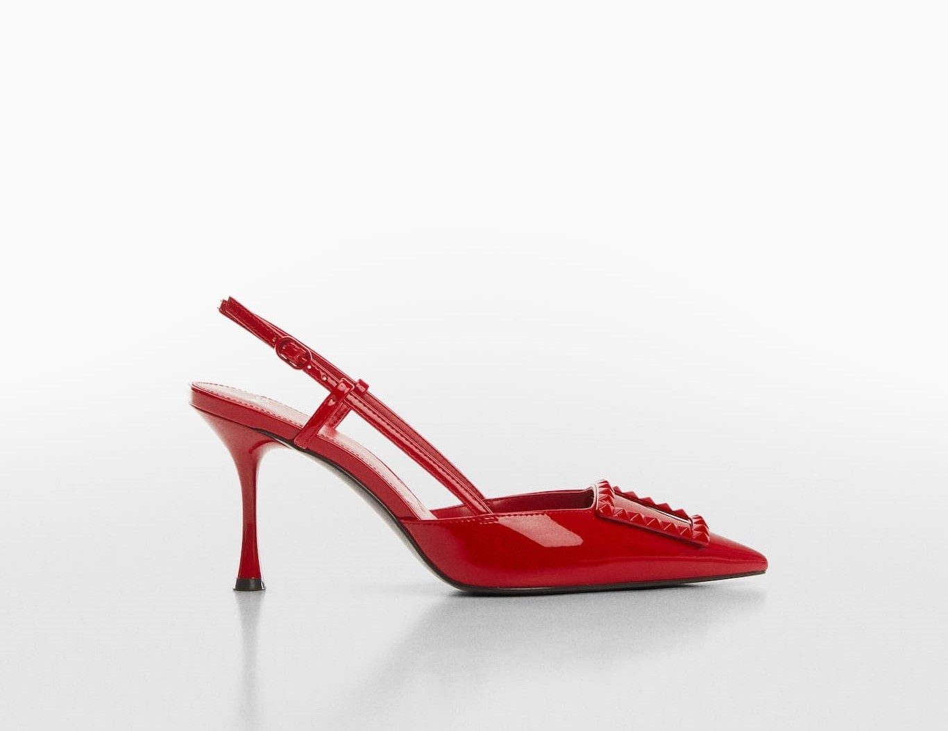 Slingbacks rouges avec boucle Mango.