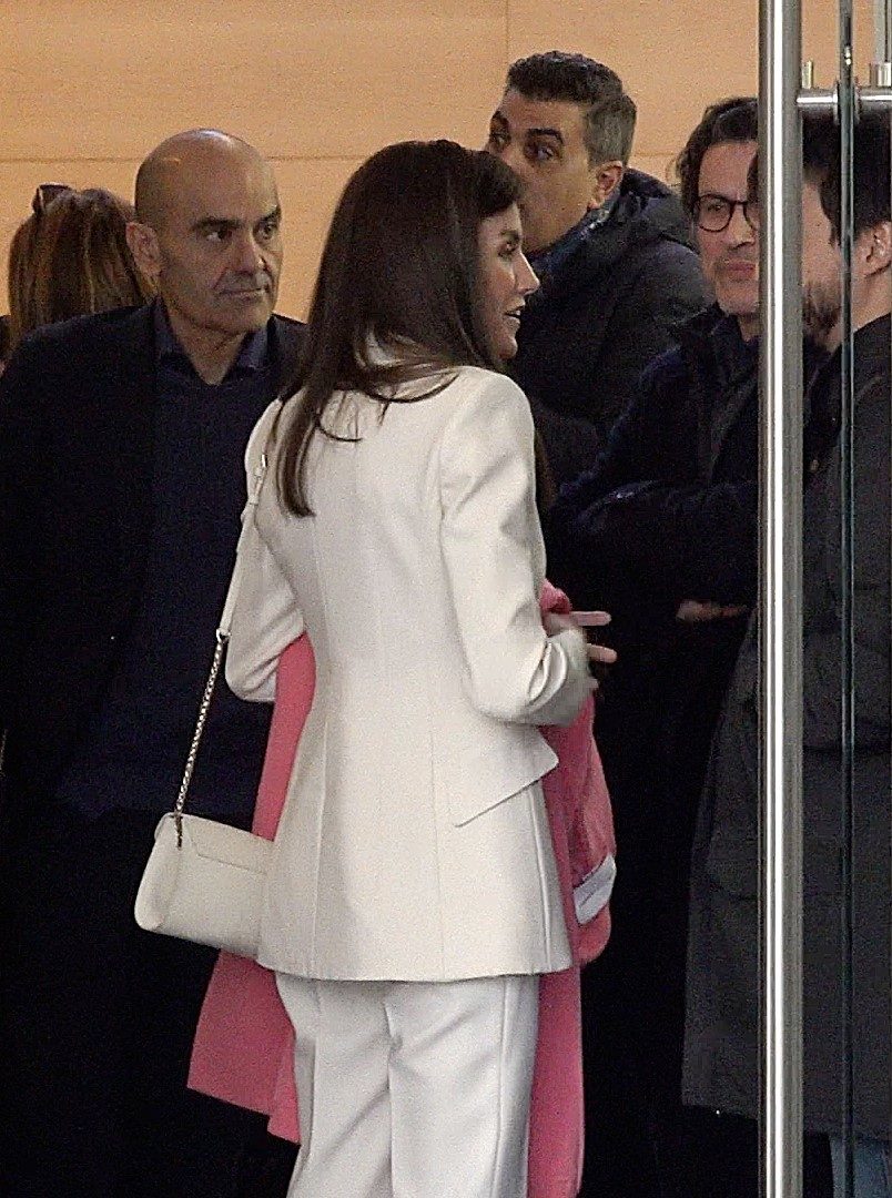 La reine Letizia accompagne