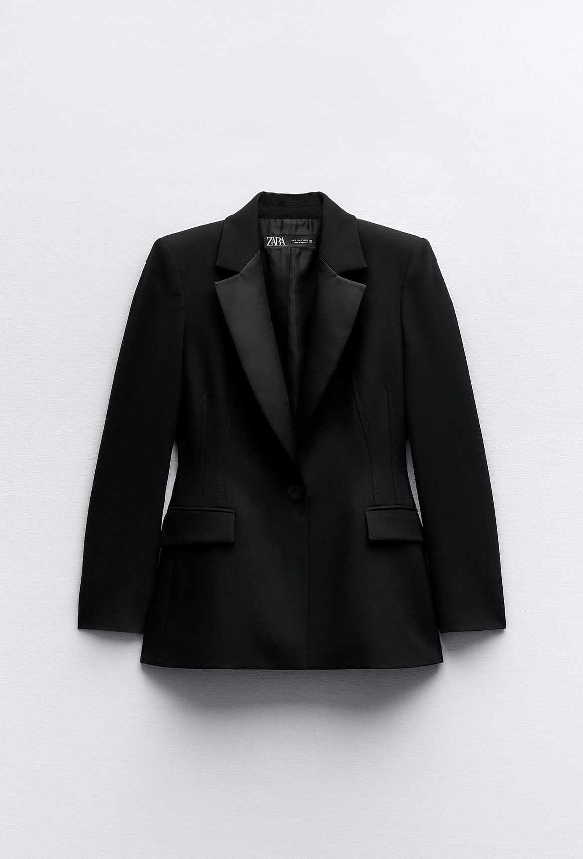 Blazer combiné en satin Zara (55,95 euros)