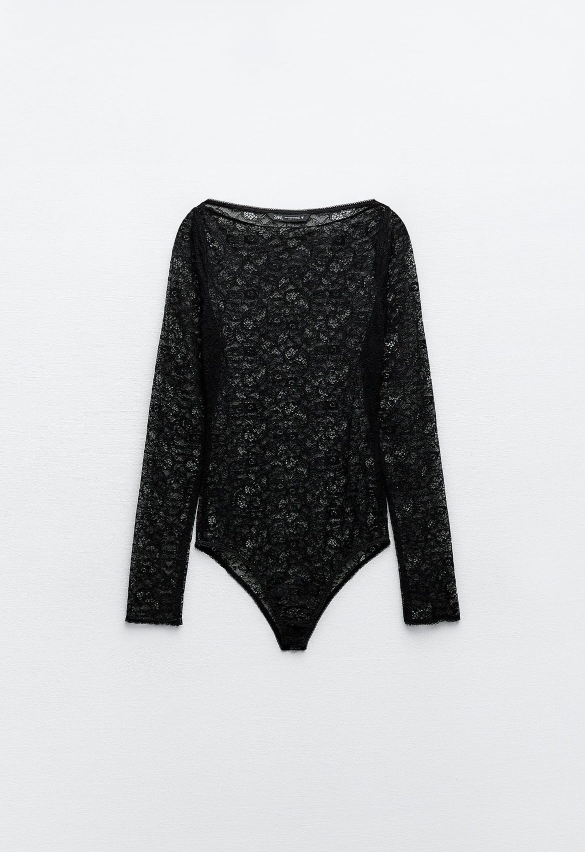 Body en dentelle manches longues Zara (19,95 euros)