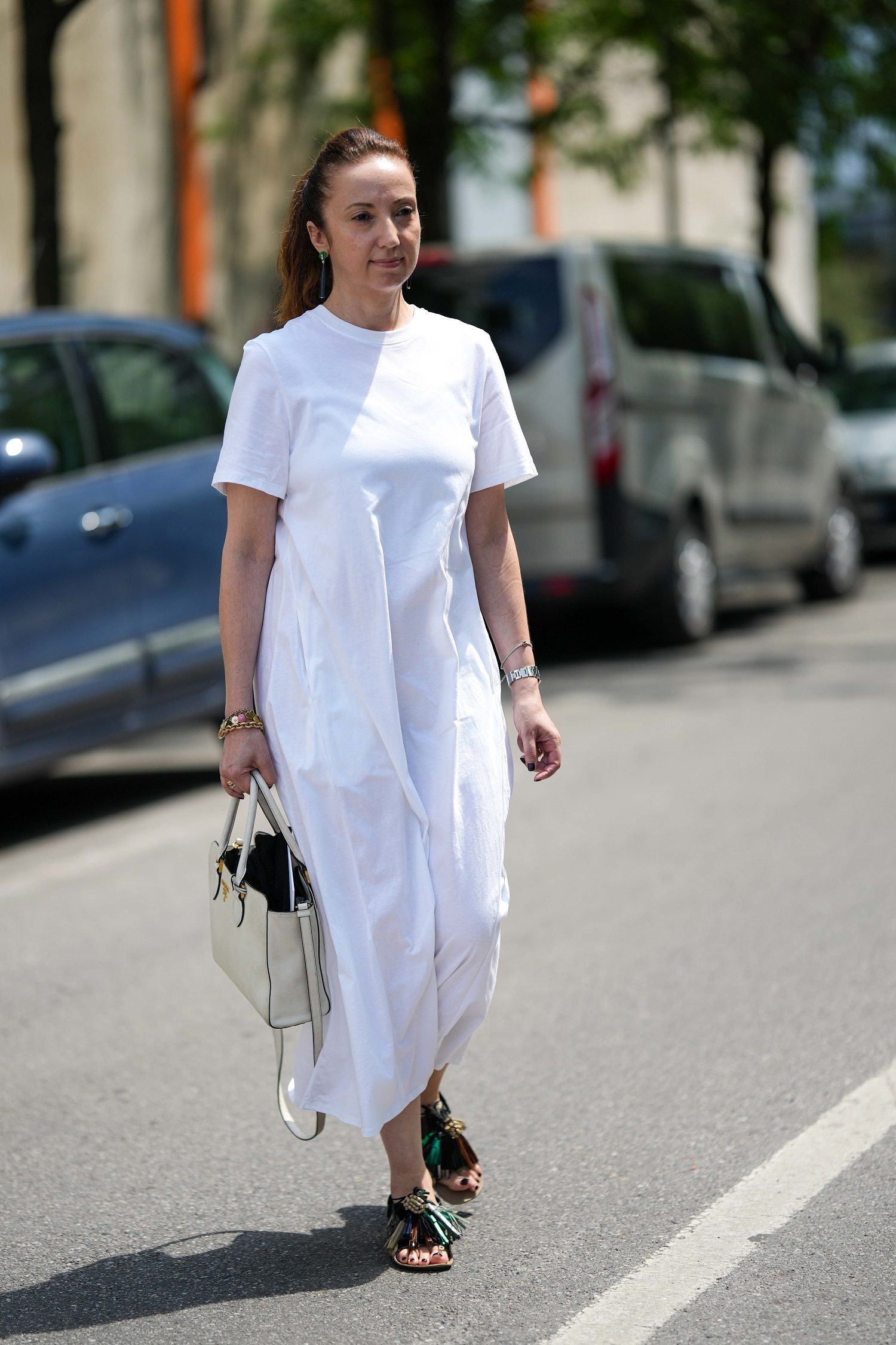 Robe à col rond et manches courtes.