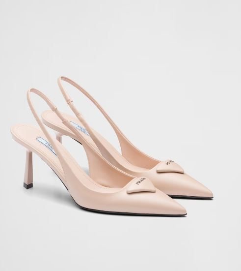 Slingback Prada (930 euros).