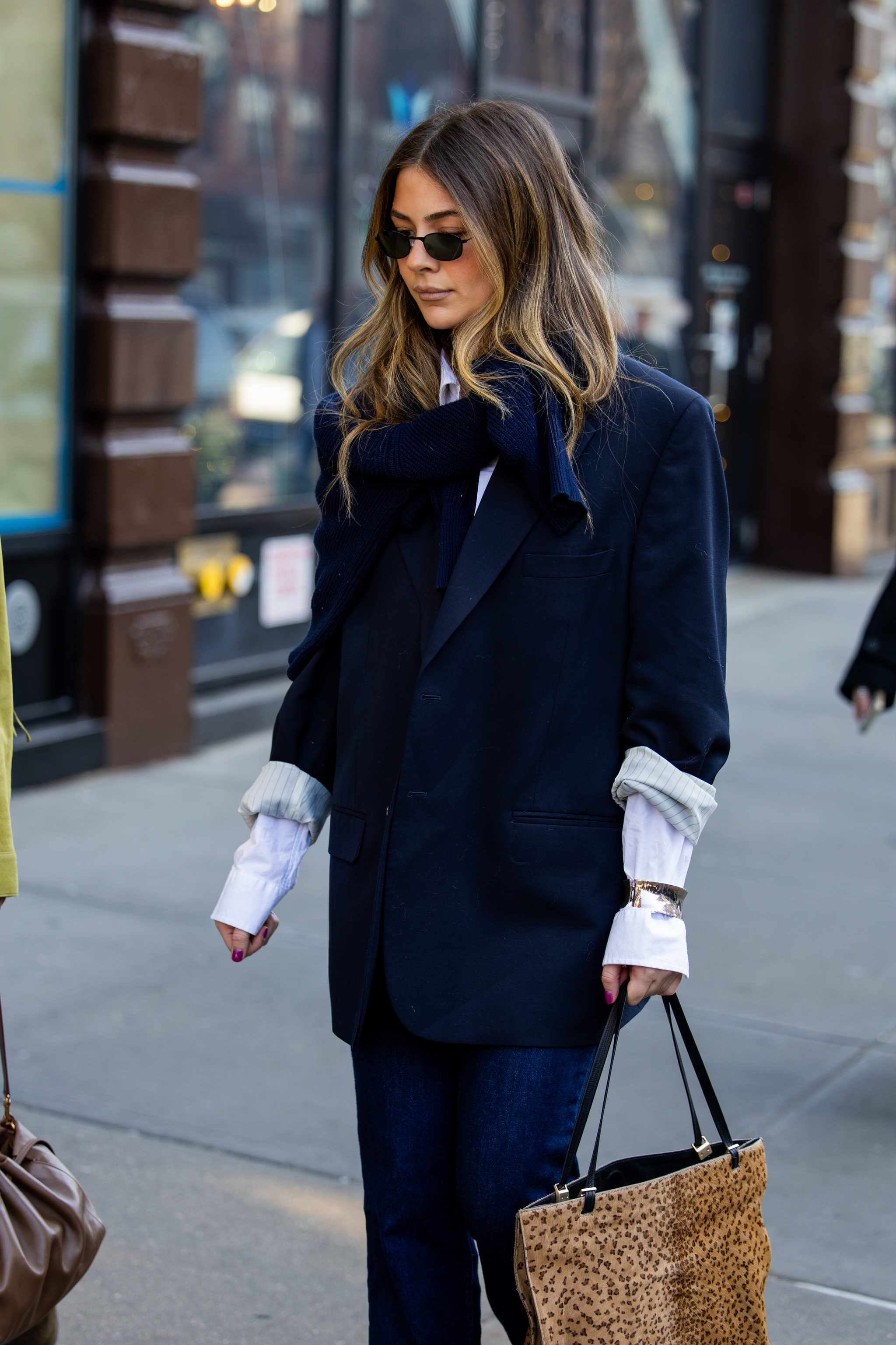 Le blazer bleu marine, un vêtement idéal pour une garde-robe classique