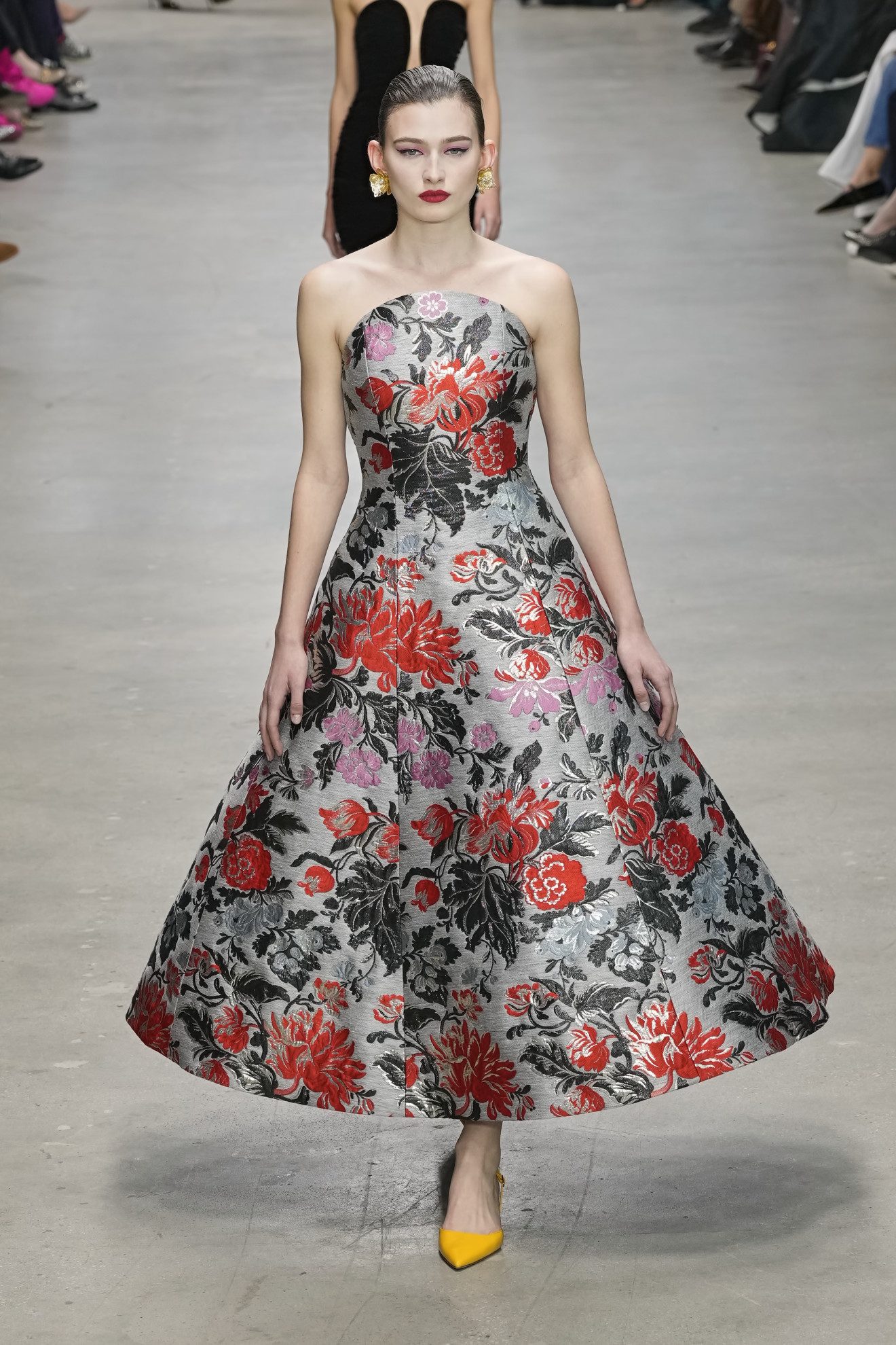 La robe à l'imprimé fleuri qui fait du caractère