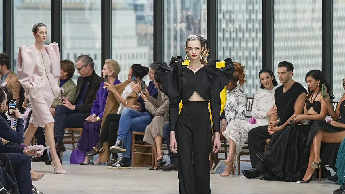 Attention, invités : dans le défilé Carolina Herrera se trouvent les 5 plus belles robes de 2024