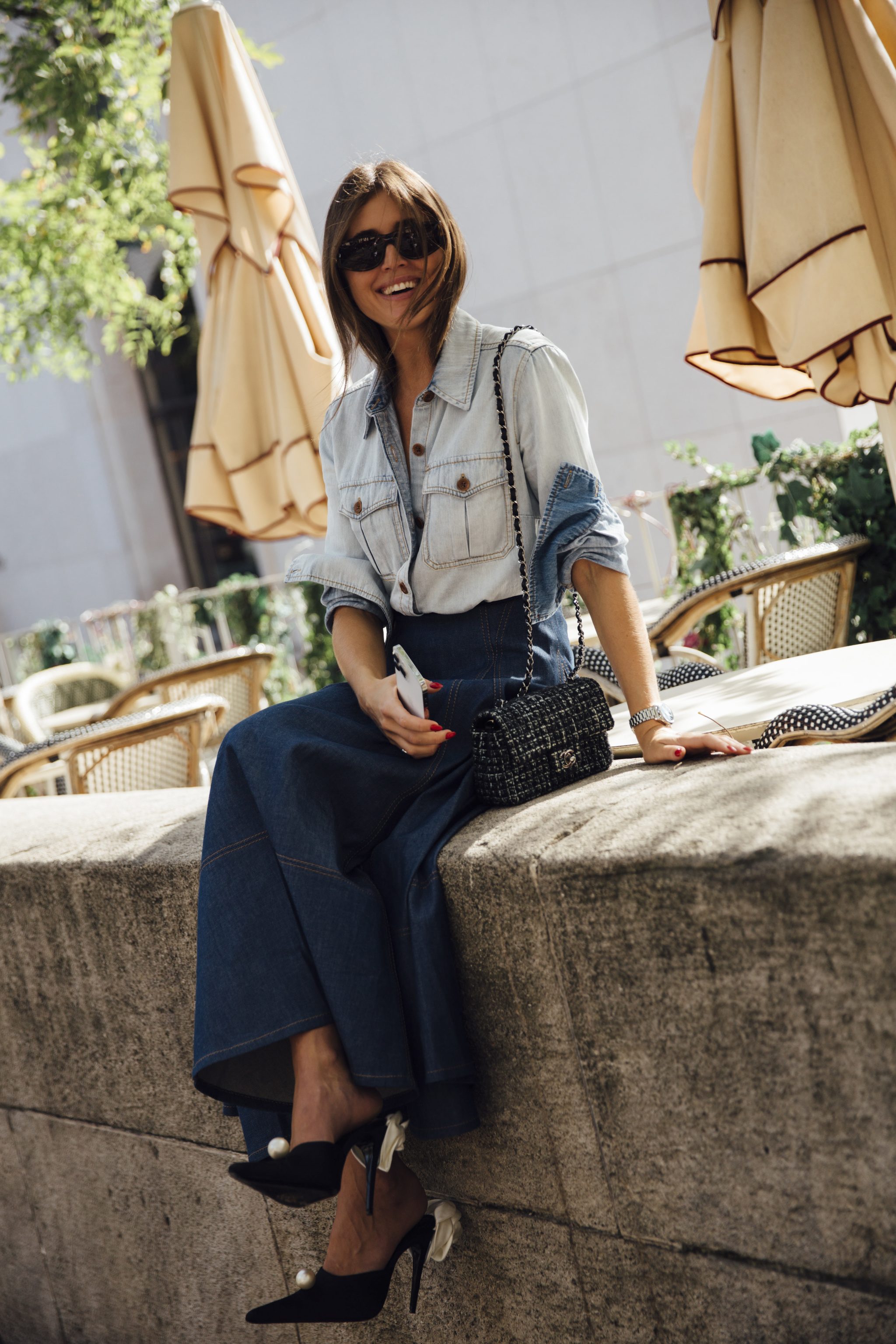 Une astuce de style : recourir au total denim, cette combinaison