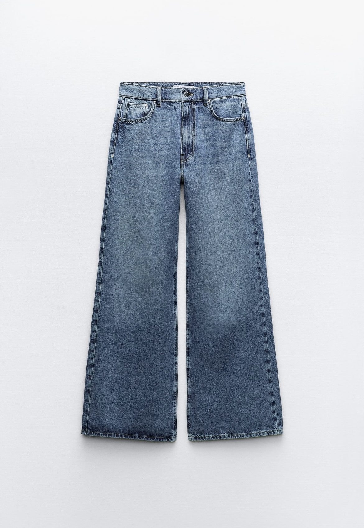 Des vêtements Zara qui semblent provenir de marques de luxe