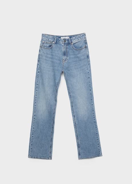 Jean droit Stradivarius (25,99 euros).
