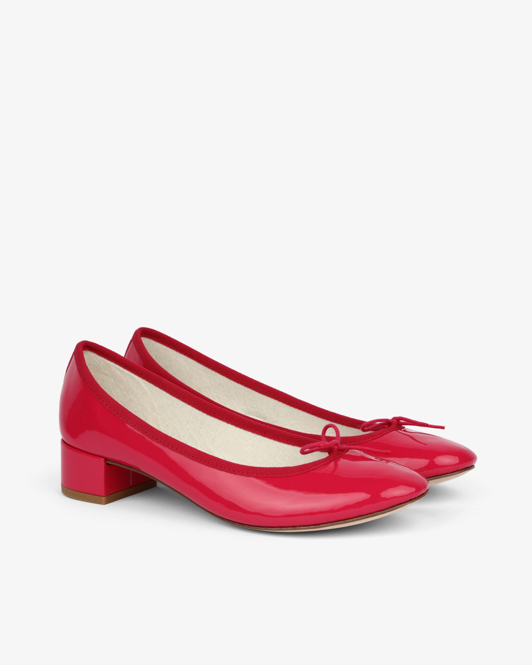 Ballerines Repetto à talon sensible (425 euros).