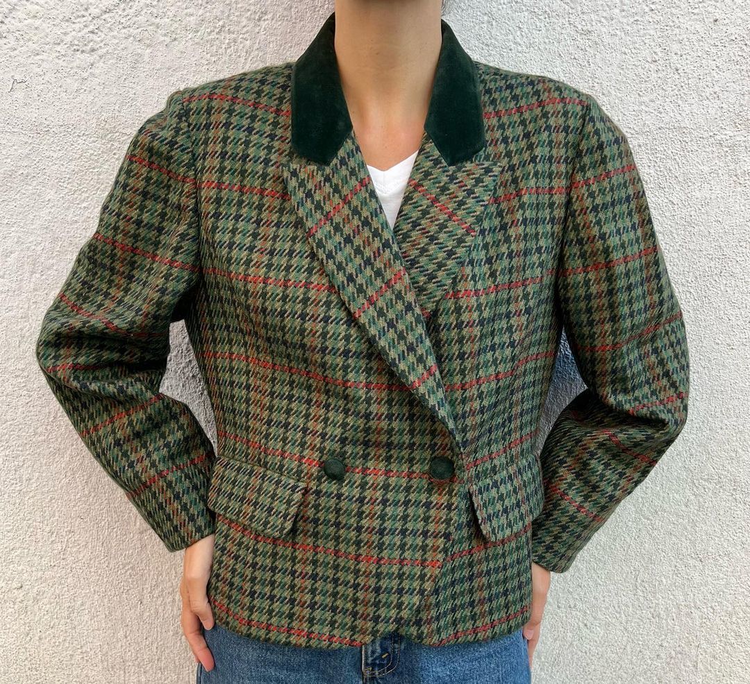 Blazer à carreaux vintage de son père et de sa mère.
