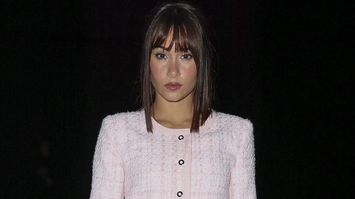 Aitana confirme à la Fashion Week de Milan que le style coquette est la tendance de 2024