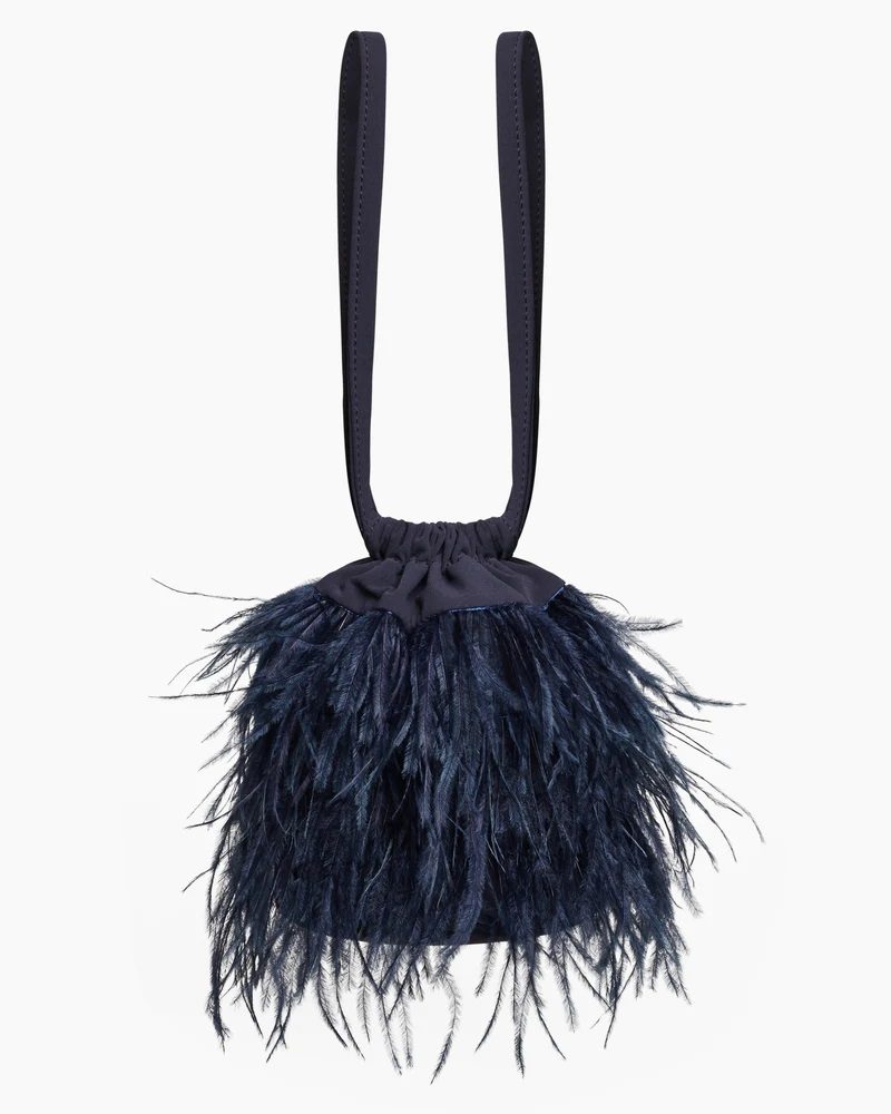 Robe plumes Lady Pipa, un accessoire tendance pour vos looks d'invitées.