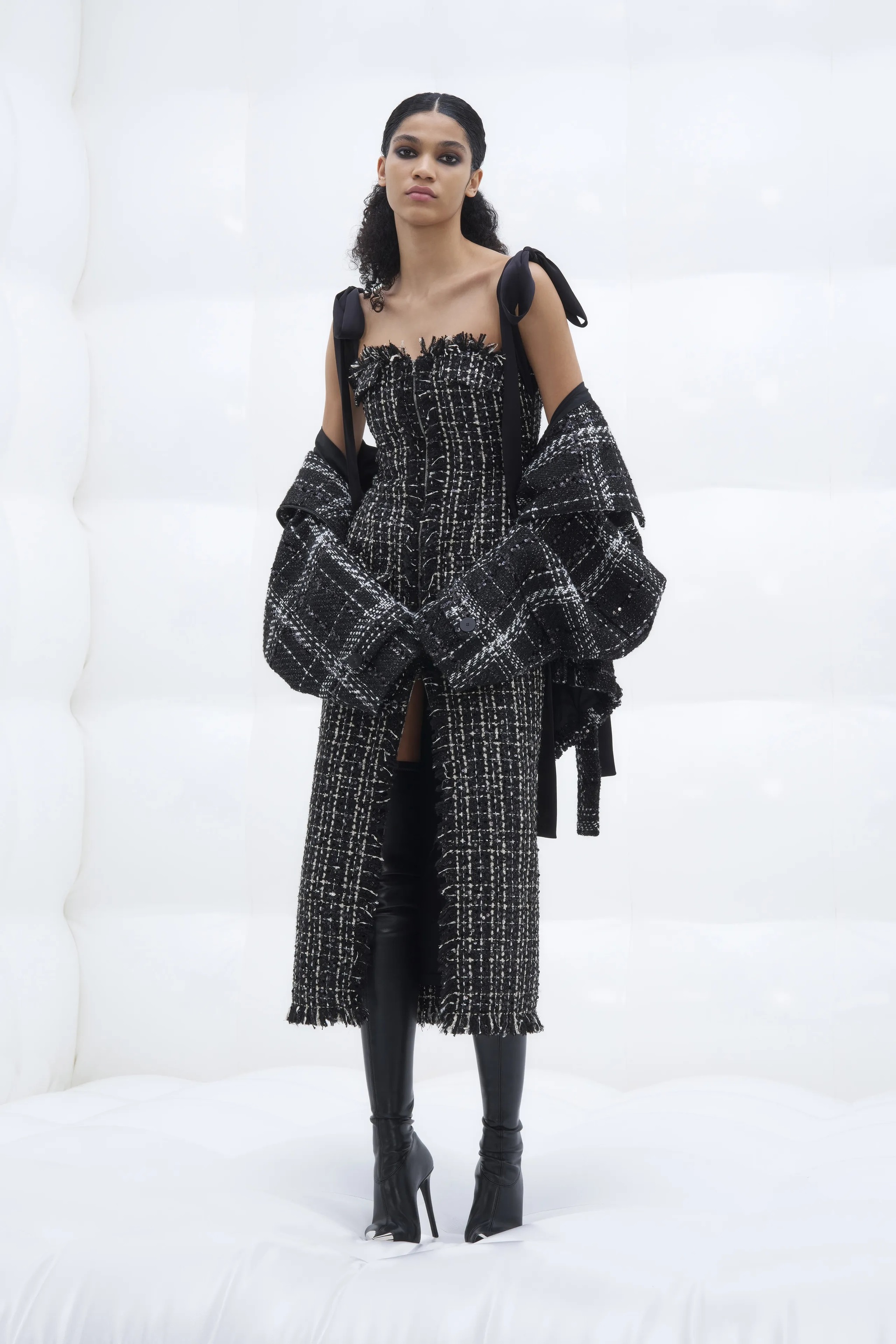 La reine Letizia porte la robe à la mode sur les podiums.  Robe en tweed David Koma, collection