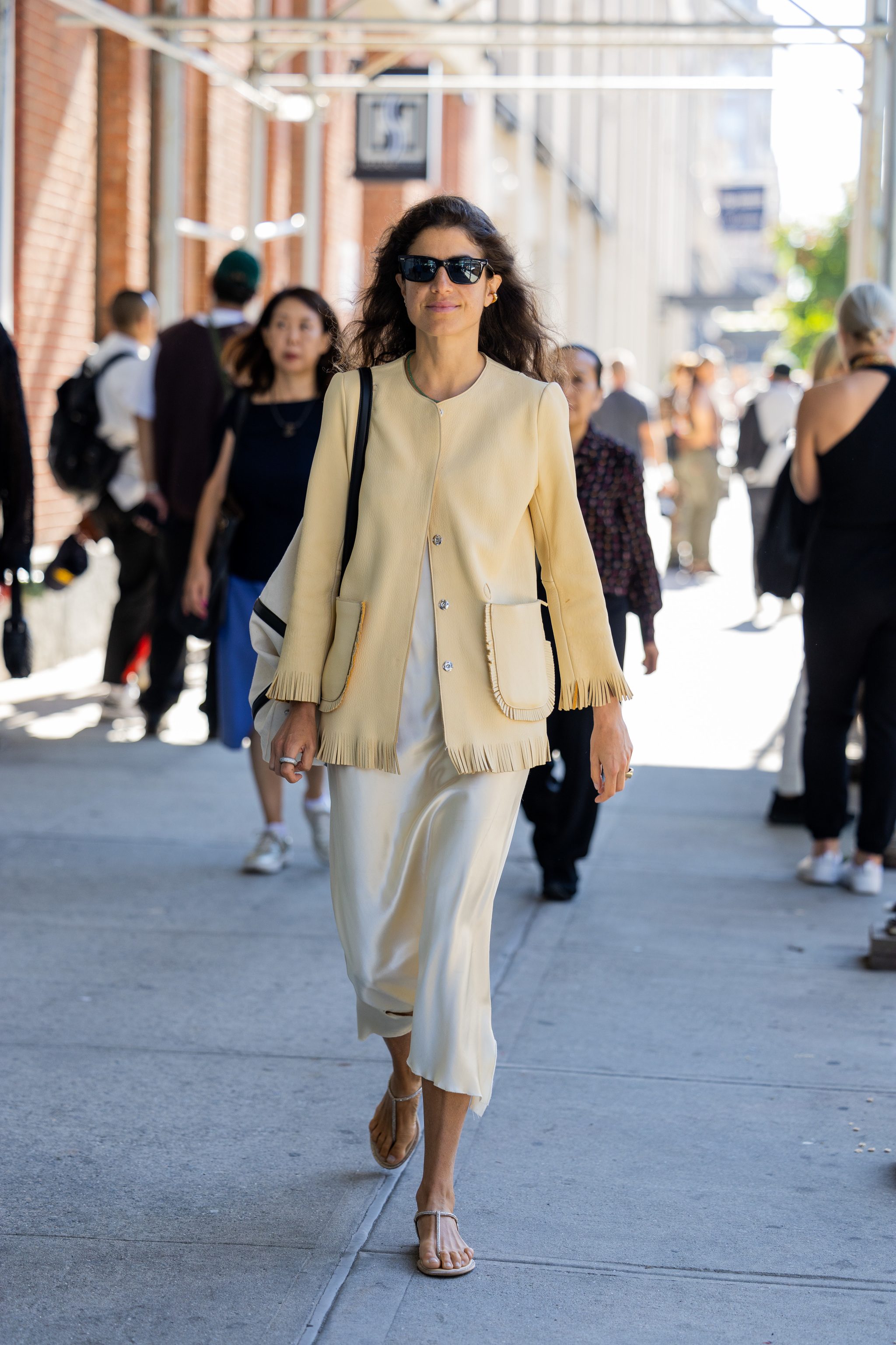 Leandra Medine de couleur vanille.