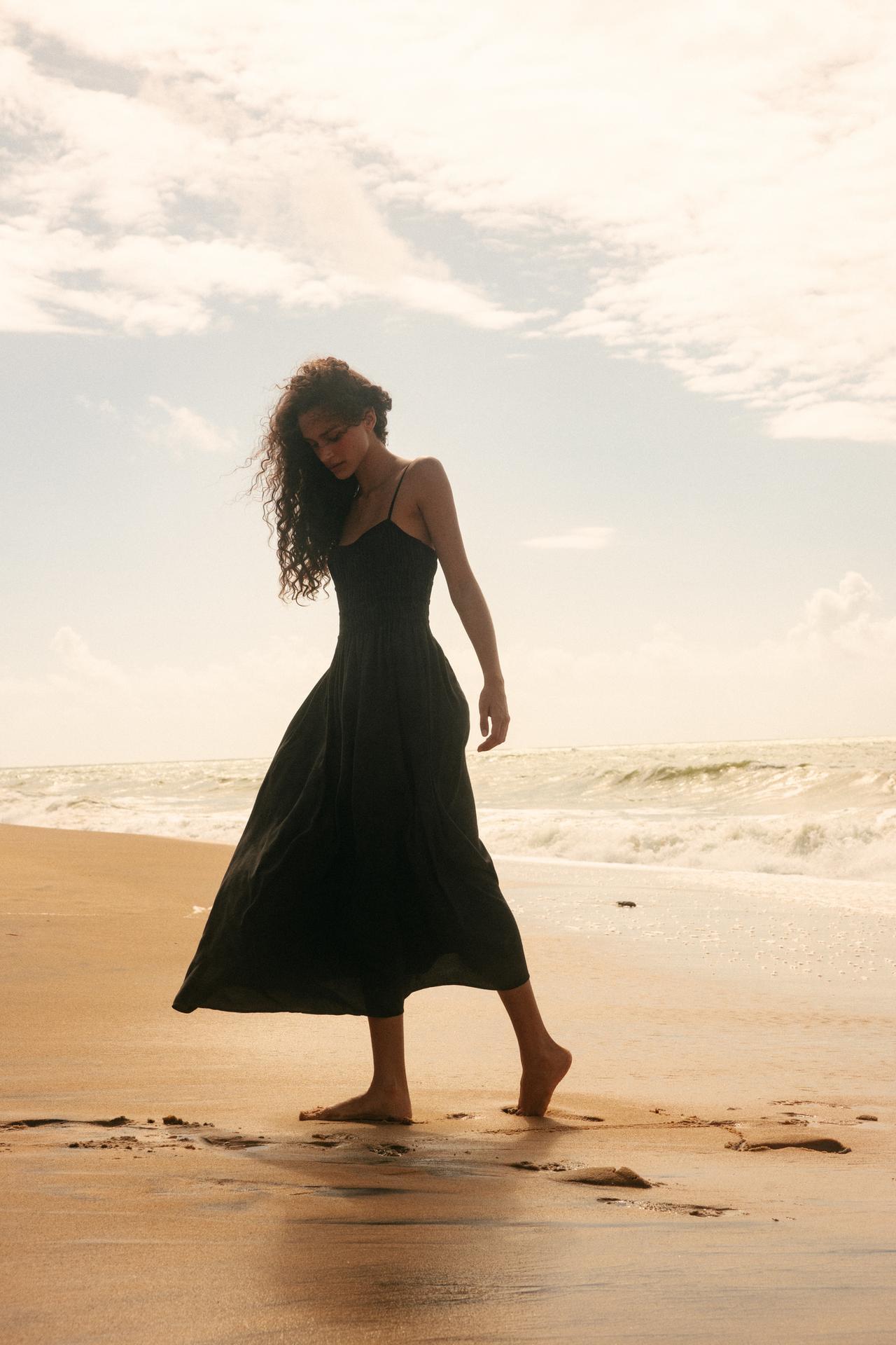 Robe noire Zara (29,95 euros).