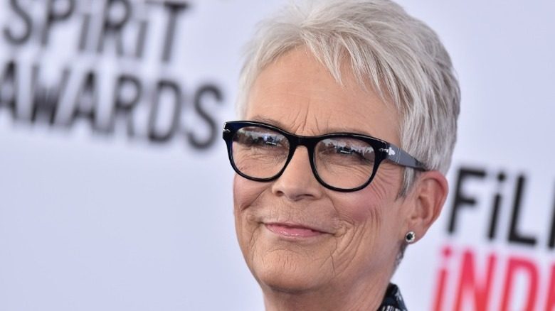 Jamie Lee Curtis pose lors d'une remise de prix
