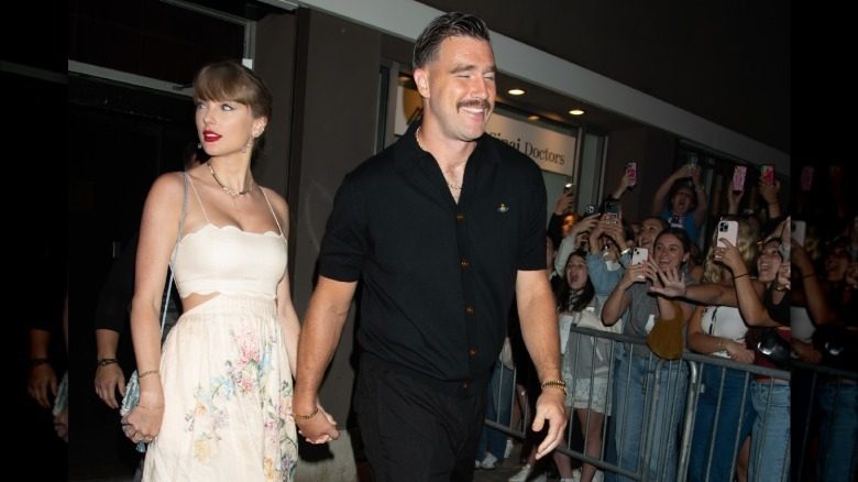Taylor Swift et Travis Kelce quittent le mariage de Karen Elson
