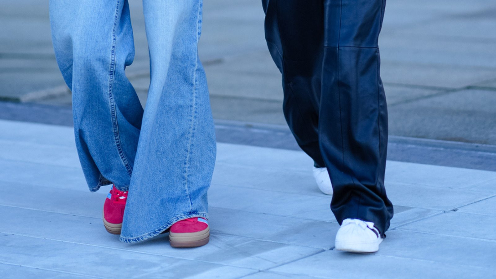 La couleur de sneaker audacieuse qui prend le contrôle de l'automne 2025 est «le nouveau neutre», dit notre styliste