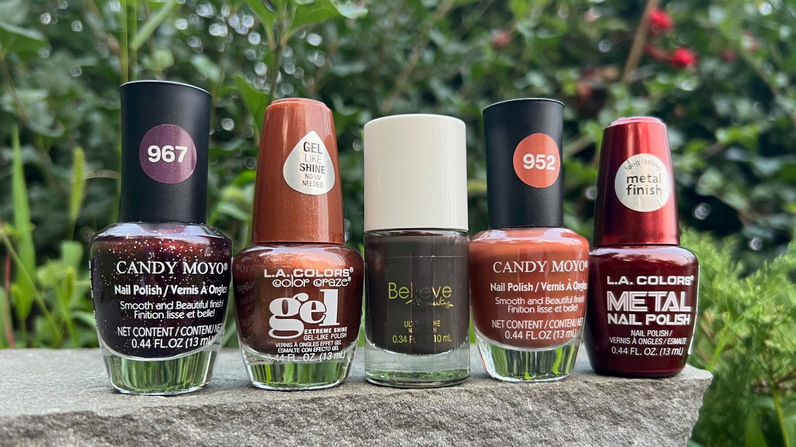 Nous avons trouvé des dupes de vernis à ongles de 5 dollars pour pimenter votre mani d'automne 2025 pour moins