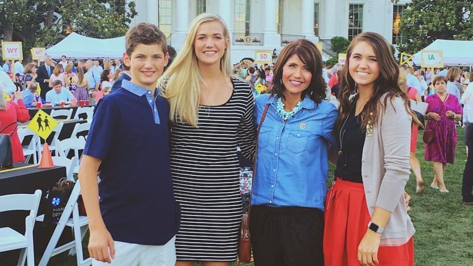 Les filles de Kristi Noem ont grandi pour être magnifique