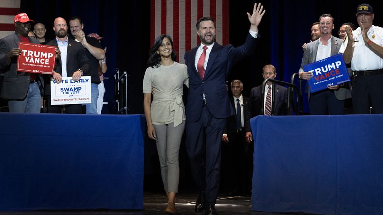 Usha et JD Vance lors d'un rassemblement en Ohio