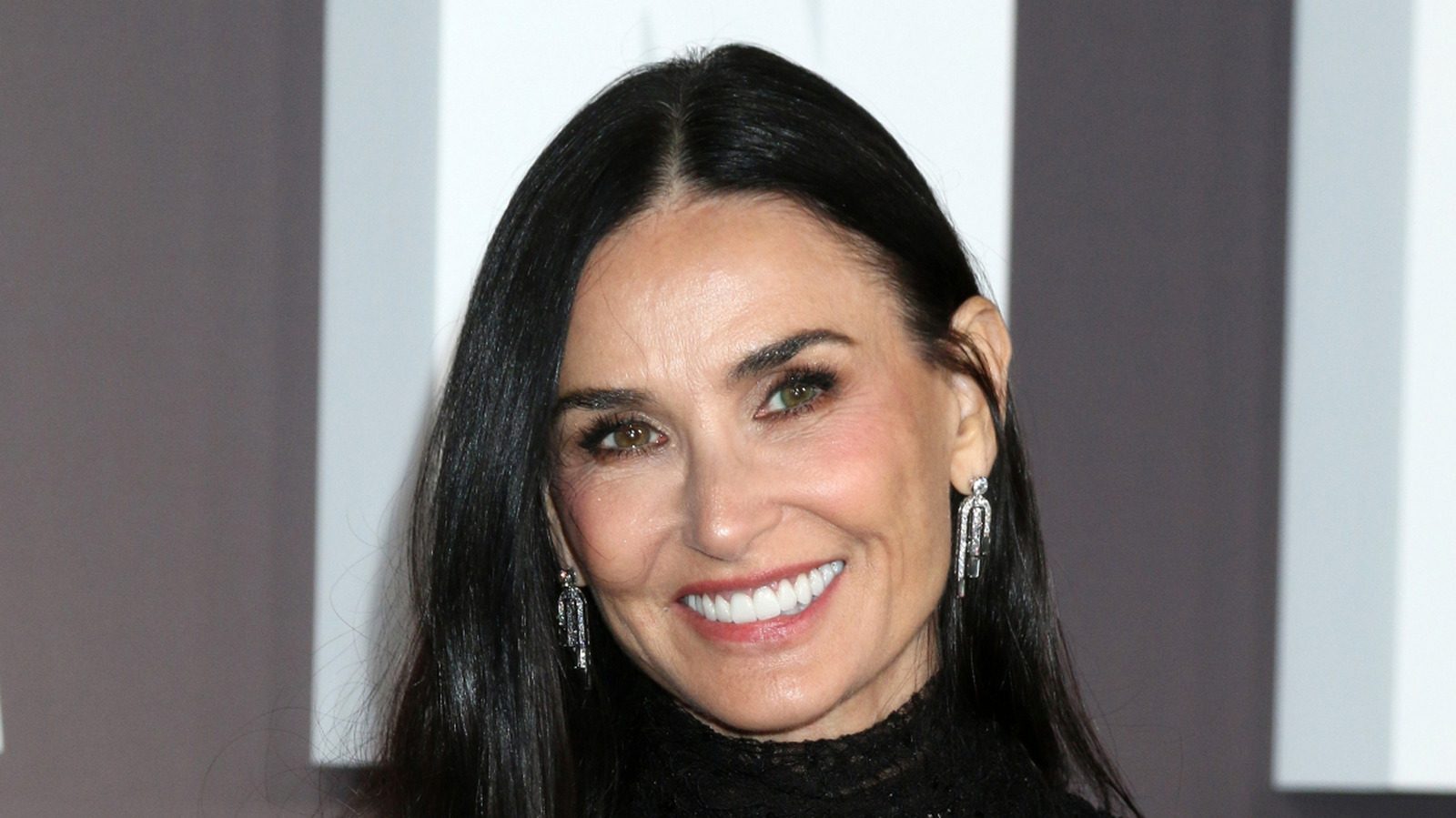 Comment le visage de Demi Moore s'est transformé au fil des années, selon notre chirurgien plasticien