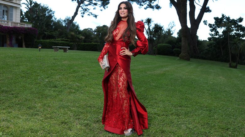Kimberly Guilfoyle en robe rouge