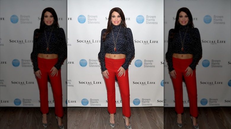 Kimberly Guilfoyle en pantalon rouge