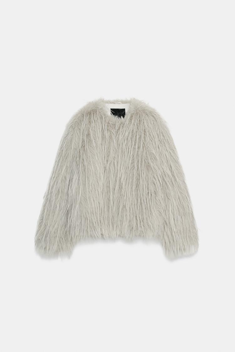 Veste longue en fourrure Zara.