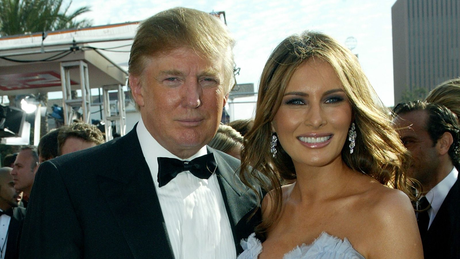 Certains des looks les plus spectaculaires de Melania Trump dans les années 2000 avaient une chose en commun