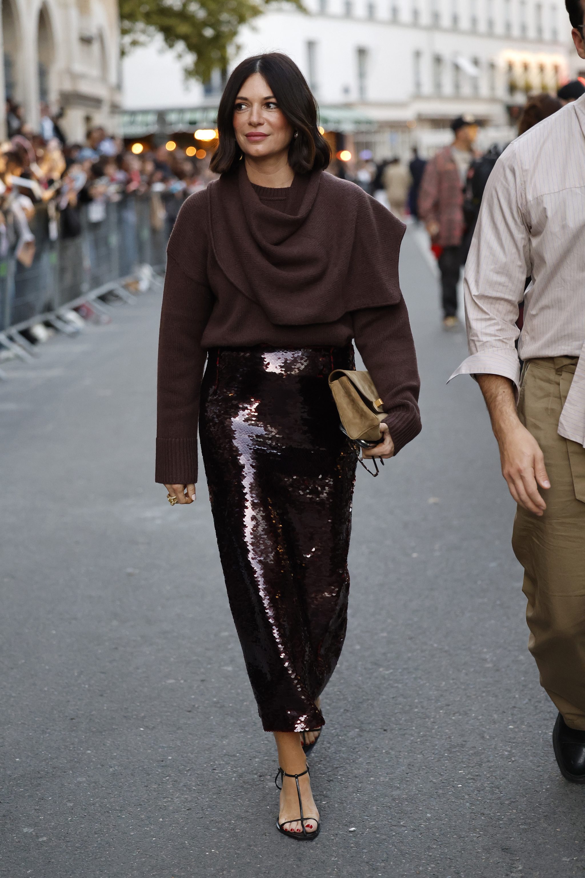 Jupe à sequins marron + sandales à talons